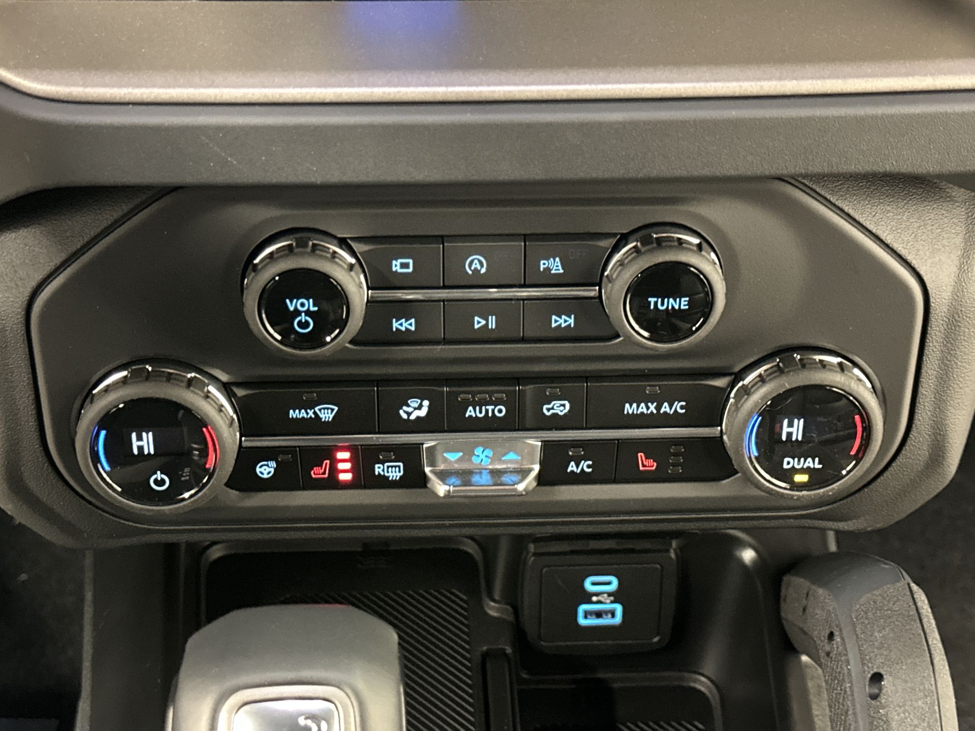 Thumbnail: 2025 Ford Bronco - 15