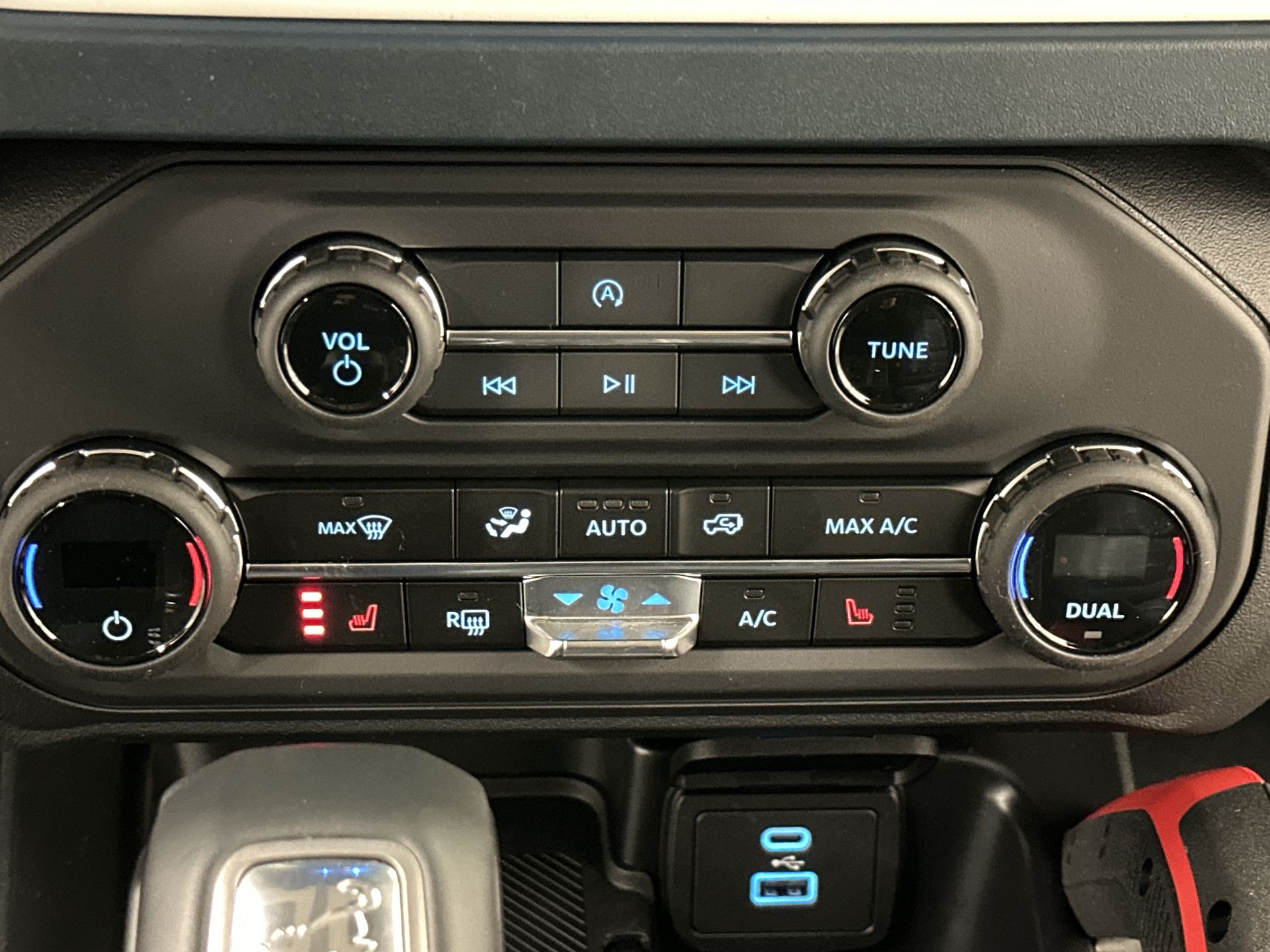 Thumbnail: 2025 Ford Bronco - 15