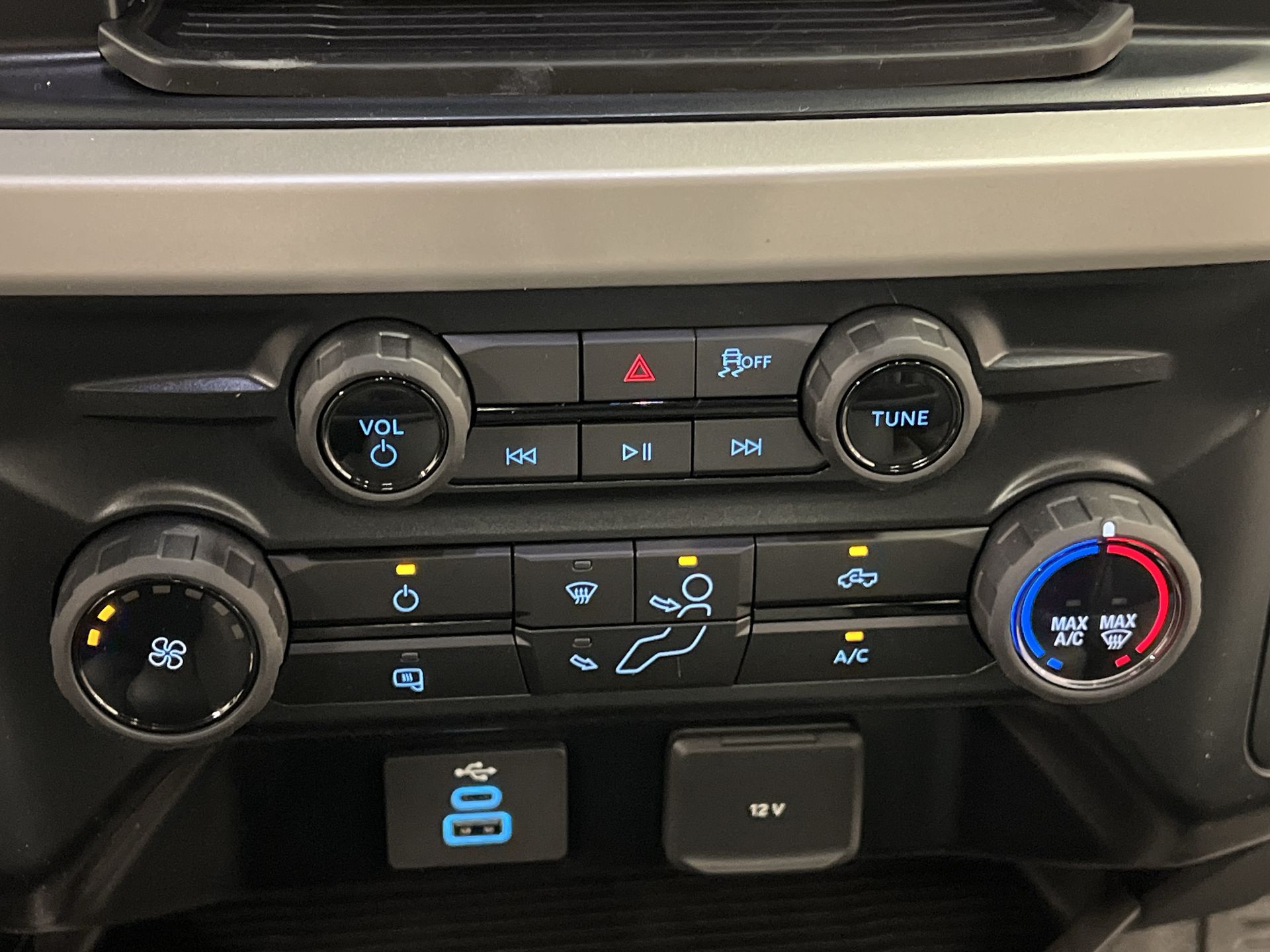 Thumbnail: 2025 Ford  - 12