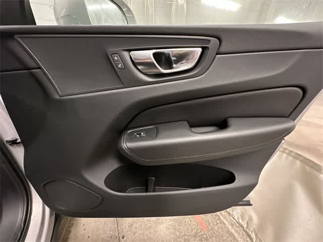 2023 Volvo XC60 B5 Plus 25