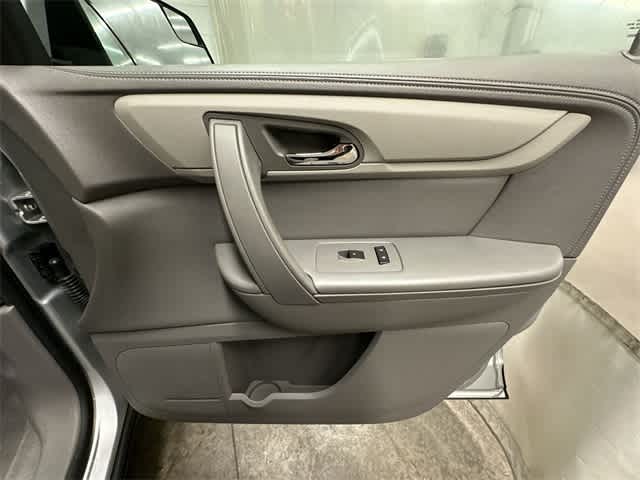 Thumbnail: 2014 Chevrolet Traverse - 20