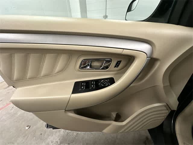 2015 Ford Taurus SE 15
