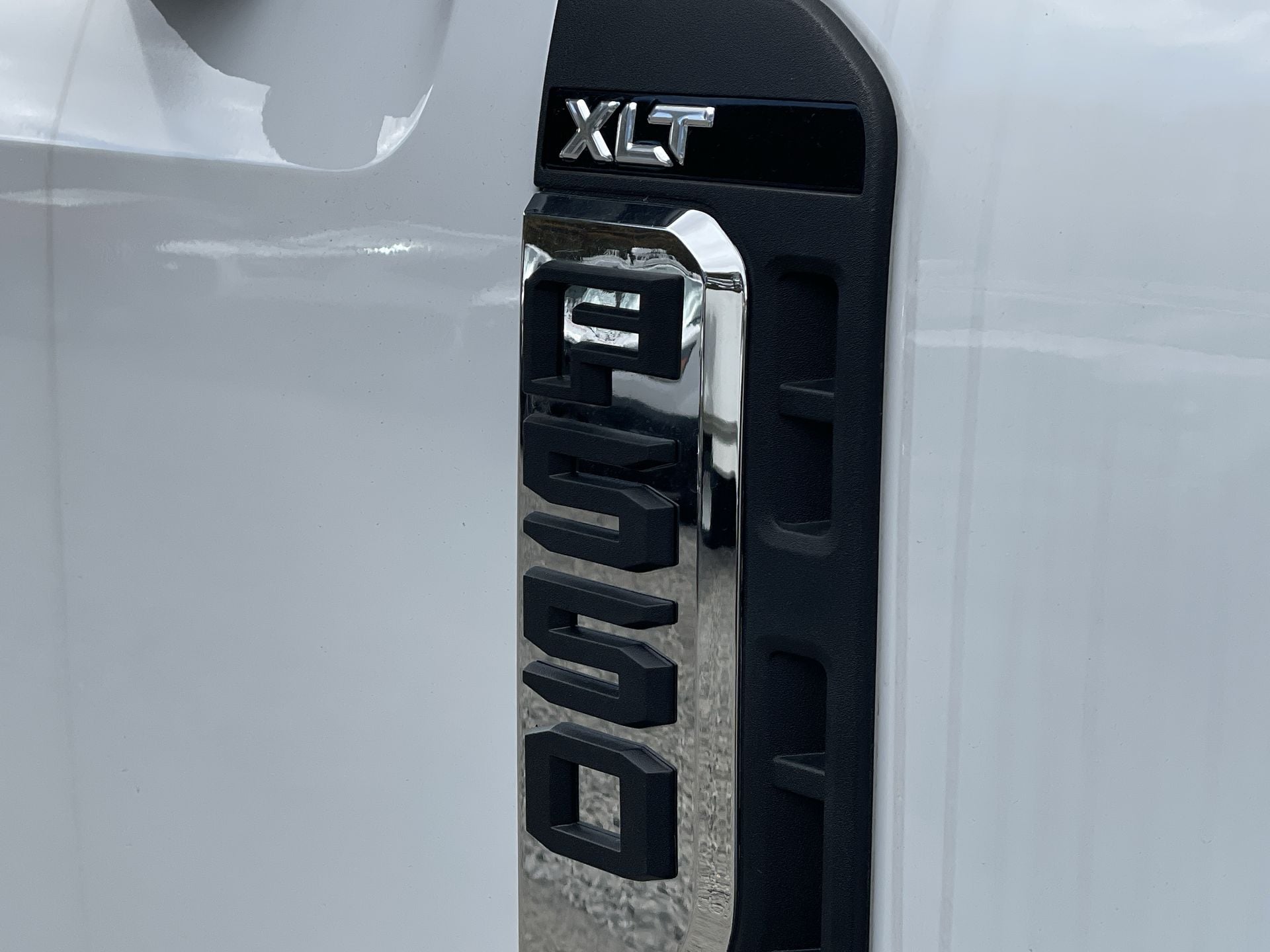 2024 Ford Econoline E-550 24