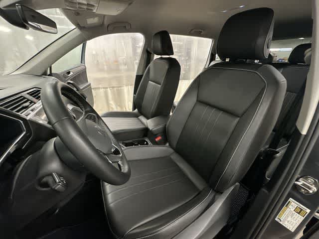 Thumbnail: 2023 Volkswagen Tiguan - 17