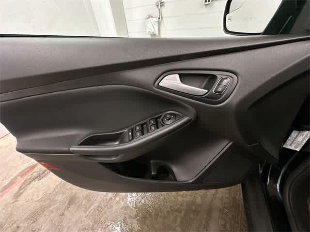 Thumbnail: 2016 Ford Focus - 15