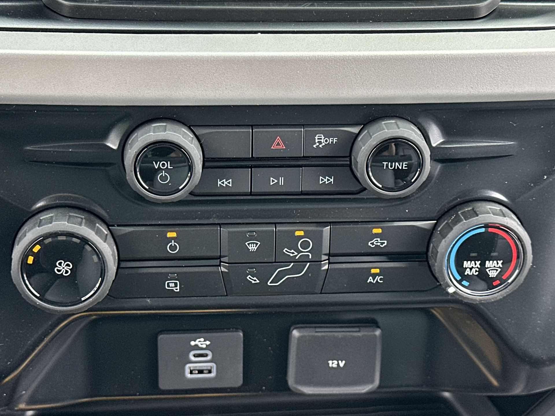 Thumbnail: 2025 Ford Econoline - 12