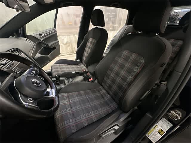 Thumbnail: 2017 Volkswagen Golf - 14