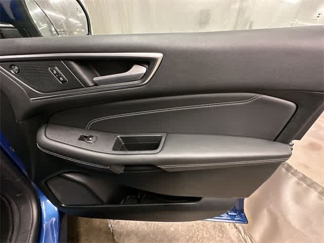 2024 Ford Edge Titanium 22