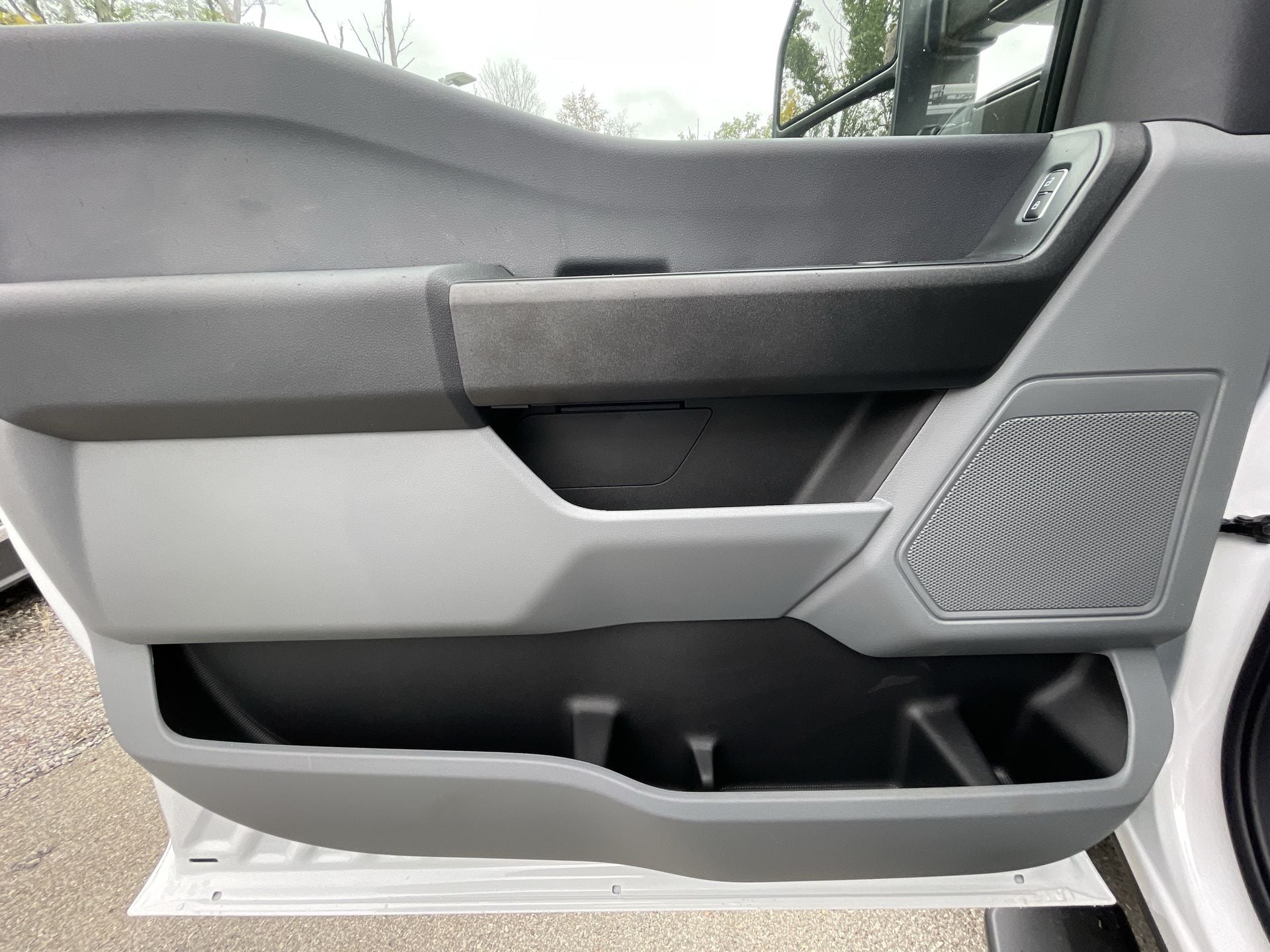 2024 Ford Econoline E-350 16