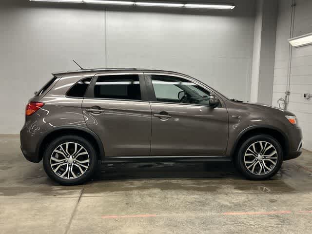 Thumbnail: 2016 Mitsubishi Outlander Sport - 3