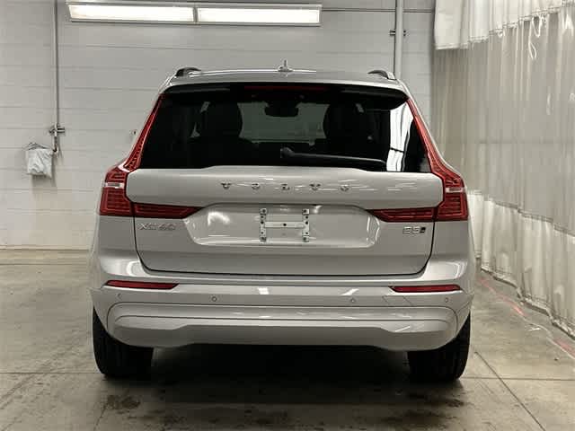 2023 Volvo XC60 Core photo 2