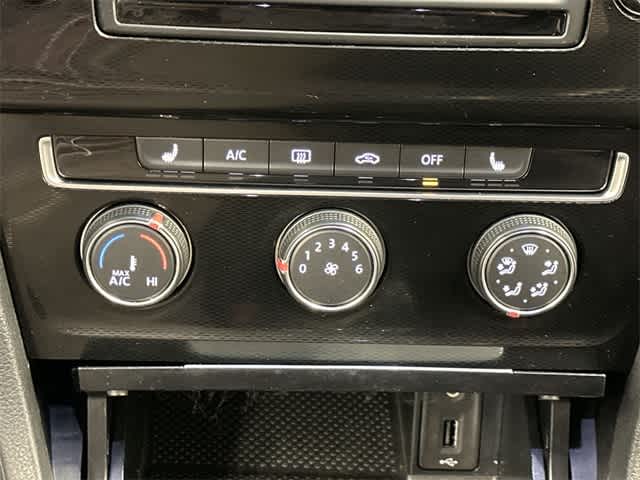 Thumbnail: 2017 Volkswagen Golf - 12