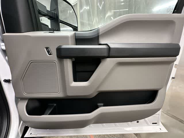 Thumbnail: 2017 Ford Econoline - 15