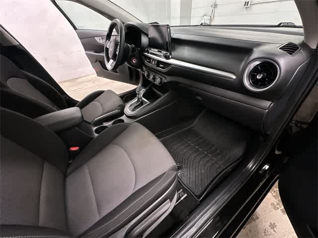 Thumbnail: 2022 Kia Forte - 18