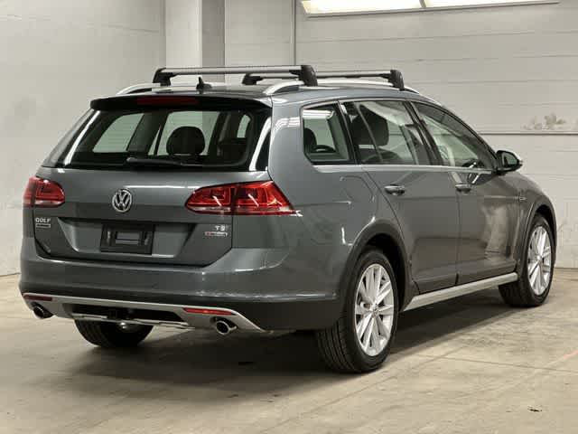 Thumbnail: 2017 Volkswagen Golf - 31