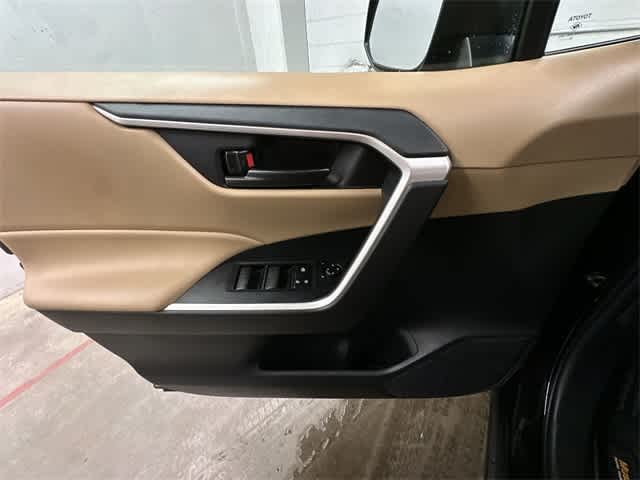 Thumbnail: 2021 Toyota RAV4 - 15