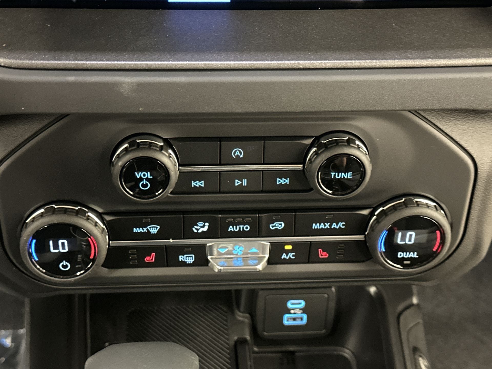 Thumbnail: 2025 Ford Bronco - 15