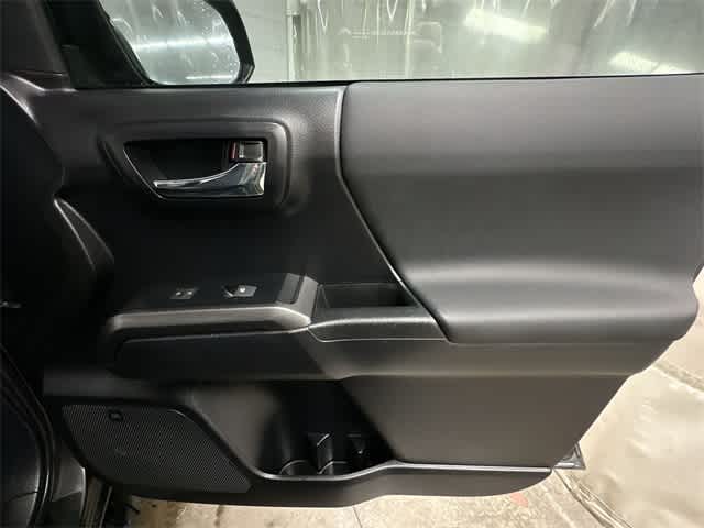 Thumbnail: 2020 Toyota Tacoma - 23