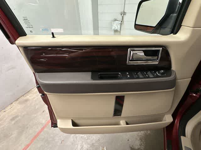 Thumbnail: 2015 Lincoln Navigator - 19