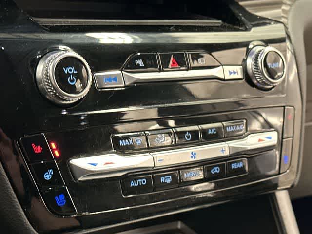 Thumbnail: 2022 Ford Explorer - 15