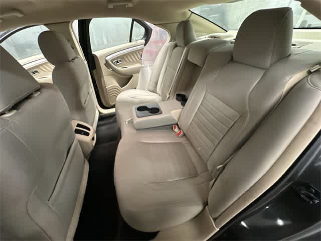 2015 Ford Taurus SE 16