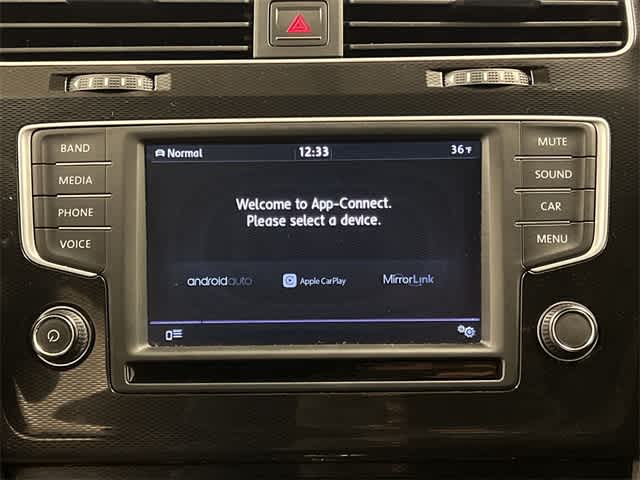 Thumbnail: 2016 Volkswagen Golf - 11