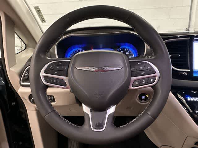 Thumbnail: 2023 Chrysler Pacifica - 7