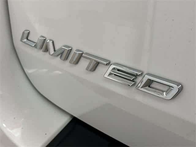 Thumbnail: 2020 Ford Explorer - 32