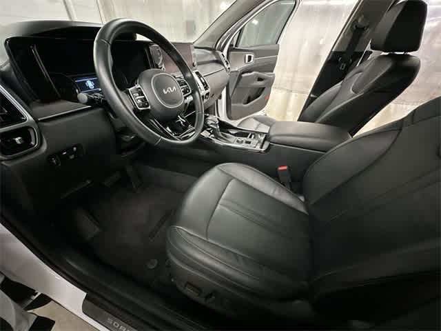 Thumbnail: 2022 Kia Sorento - 18