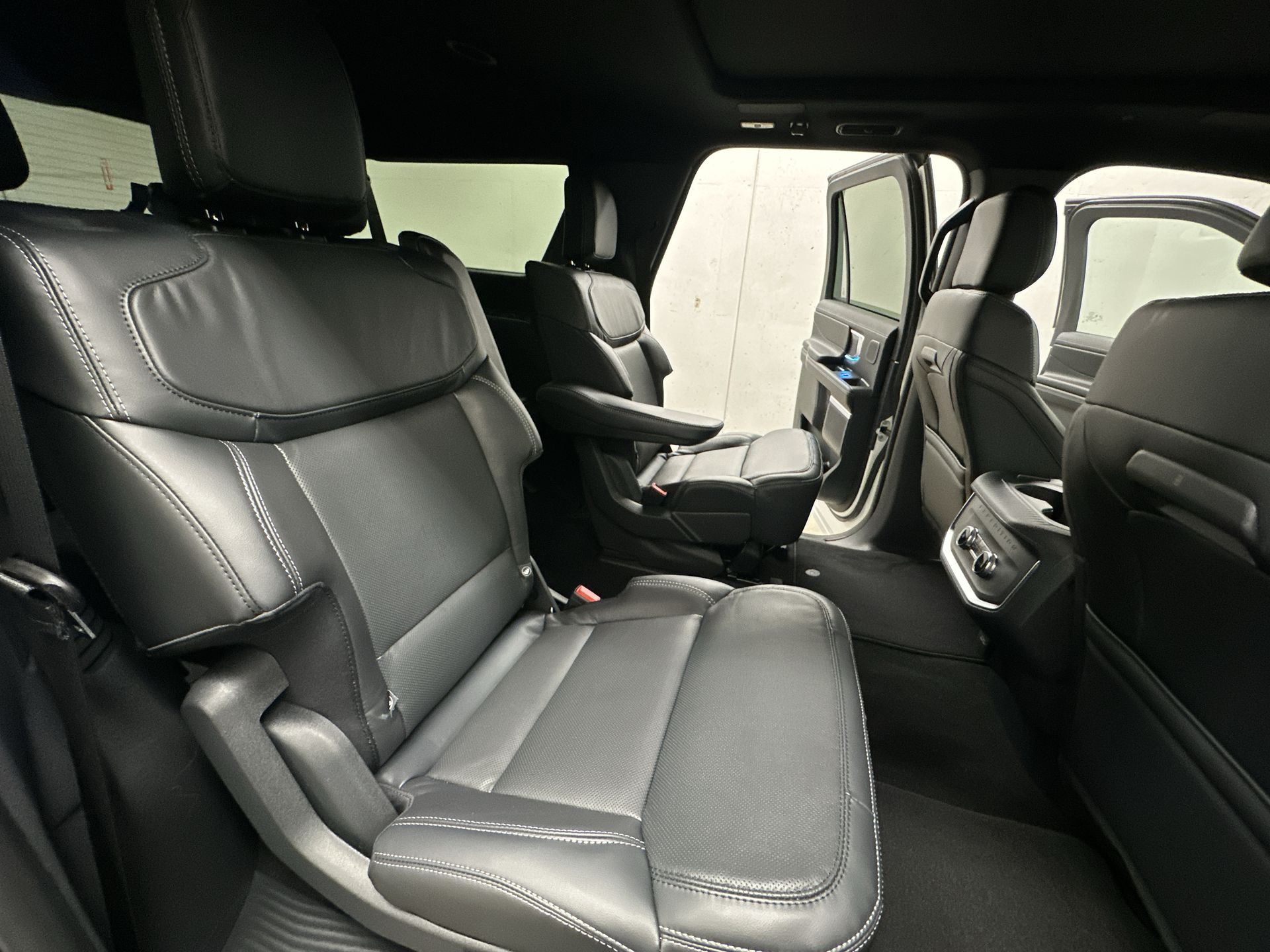 Thumbnail: 2025 Ford Expedition MAX - 26