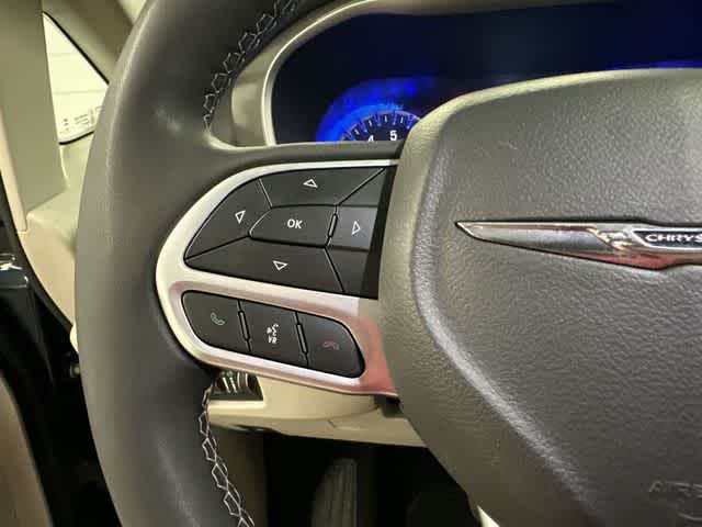 Thumbnail: 2023 Chrysler Pacifica - 8