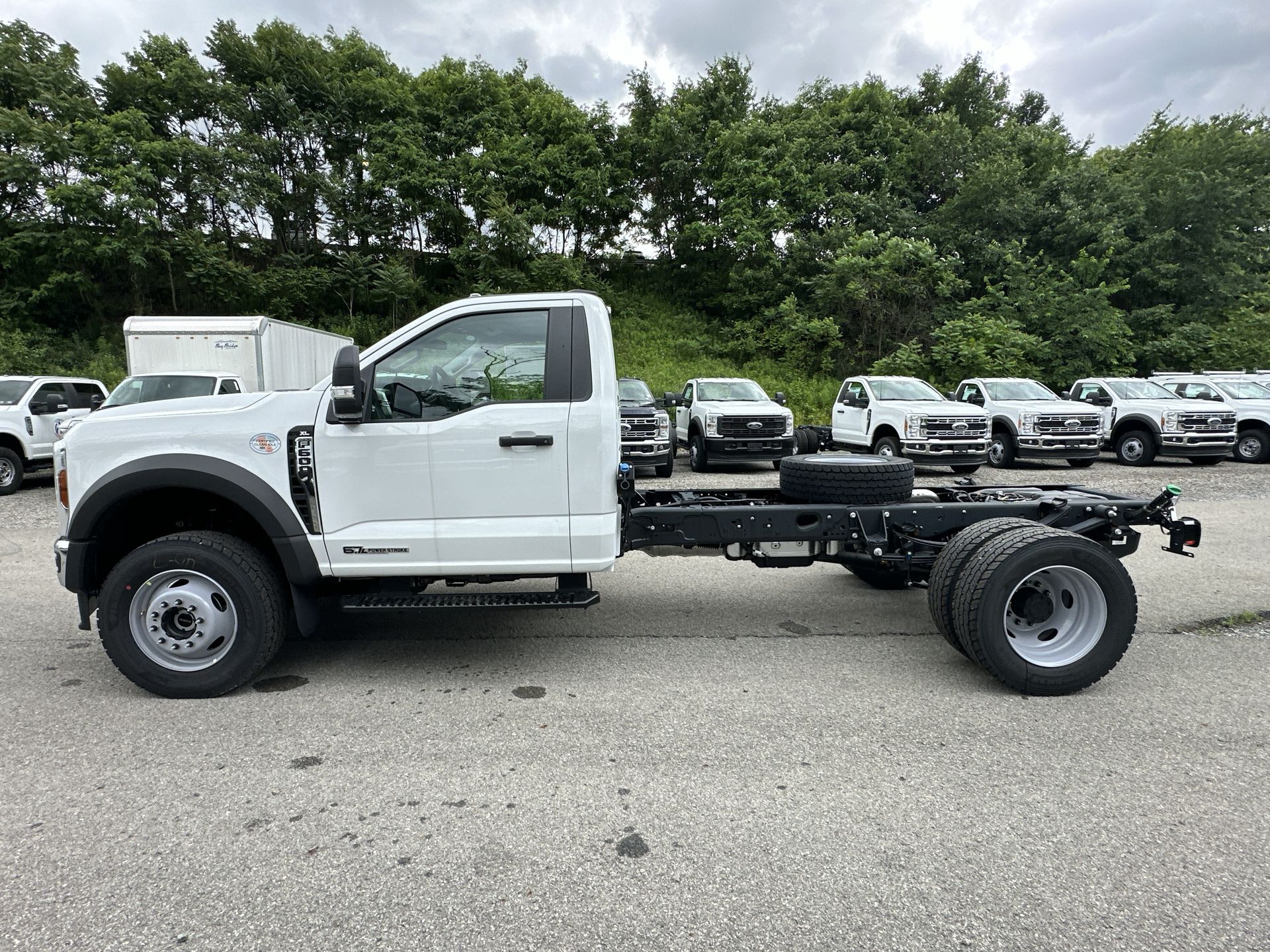 2025 Ford F-600 photo 2