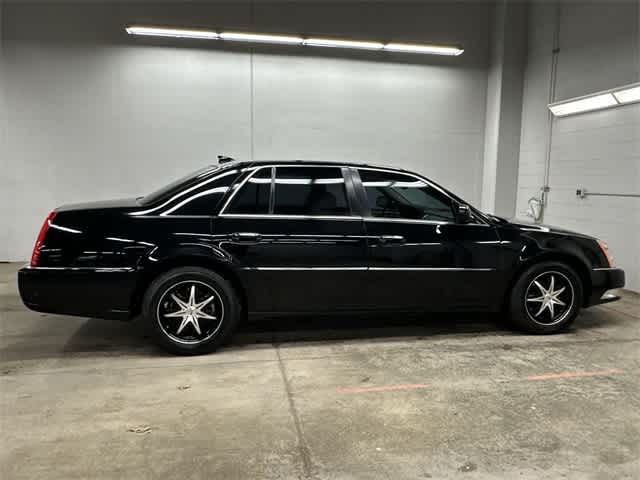 2011 Cadillac DTS Luxury I 3