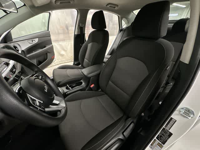 Thumbnail: 2022 Kia Forte - 14
