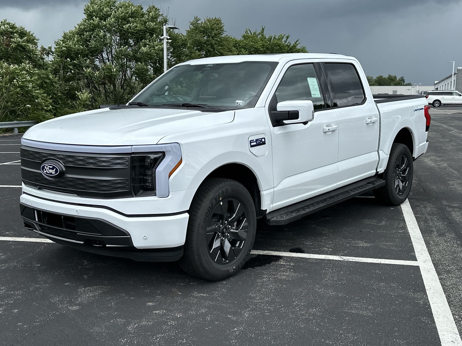 2025 Ford F-150 Lightning Lariat's photo