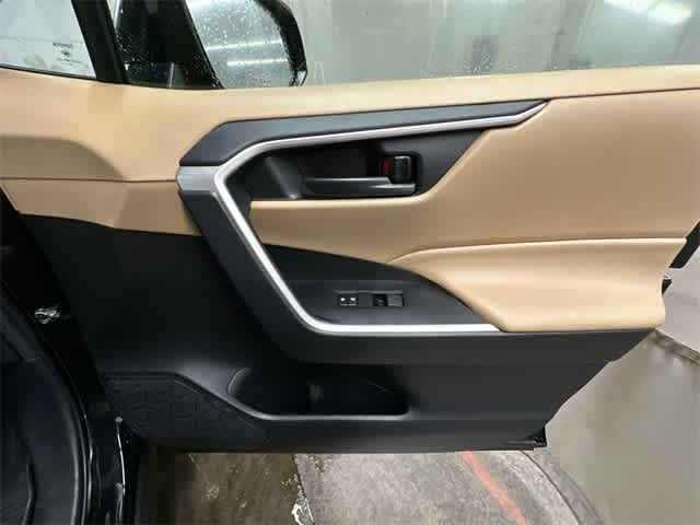 Thumbnail: 2021 Toyota RAV4 - 20