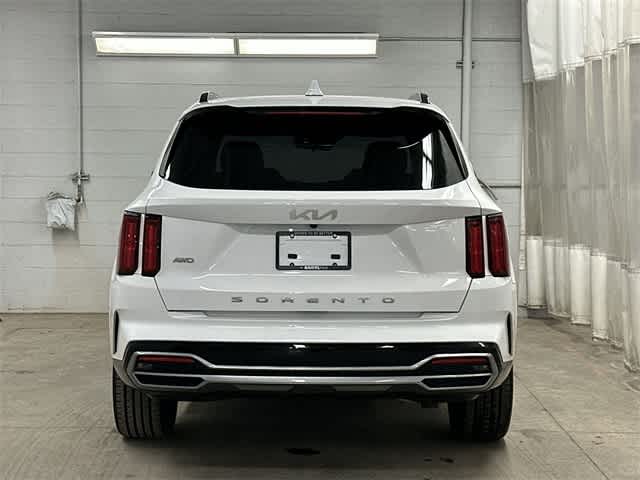 Thumbnail: 2022 Kia Sorento - 4
