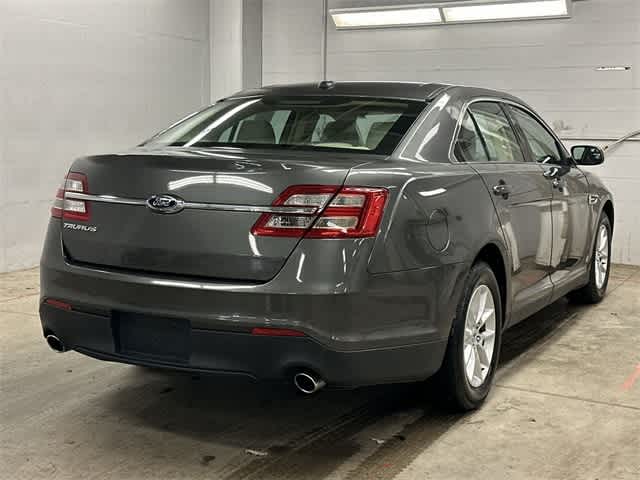 2015 Ford Taurus SE 29