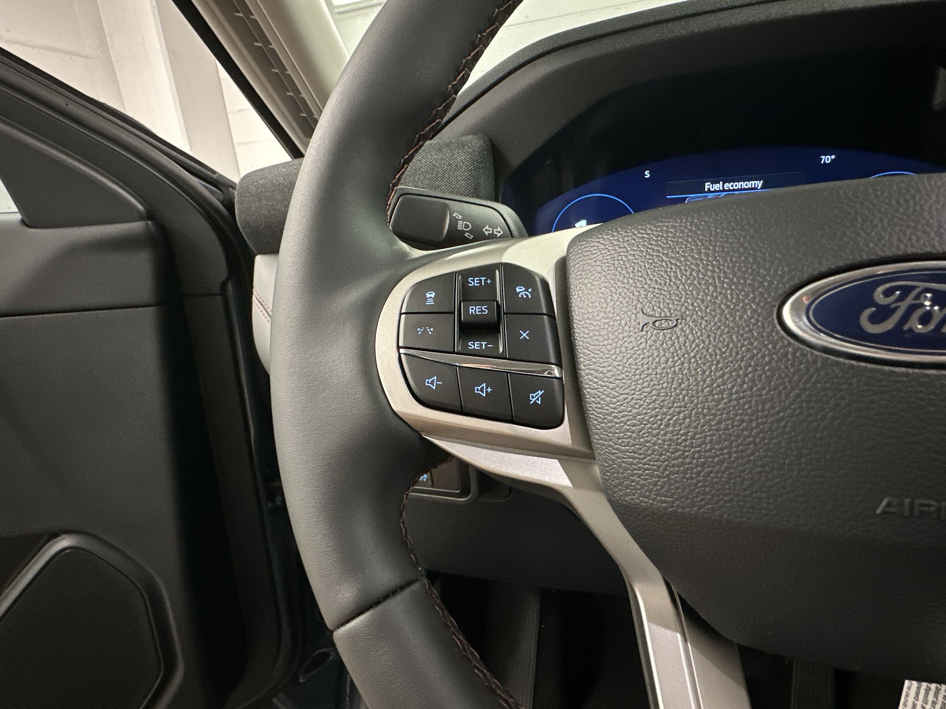 Thumbnail: 2025 Ford Explorer - 9