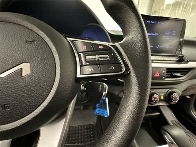 Thumbnail: 2022 Kia Forte - 9