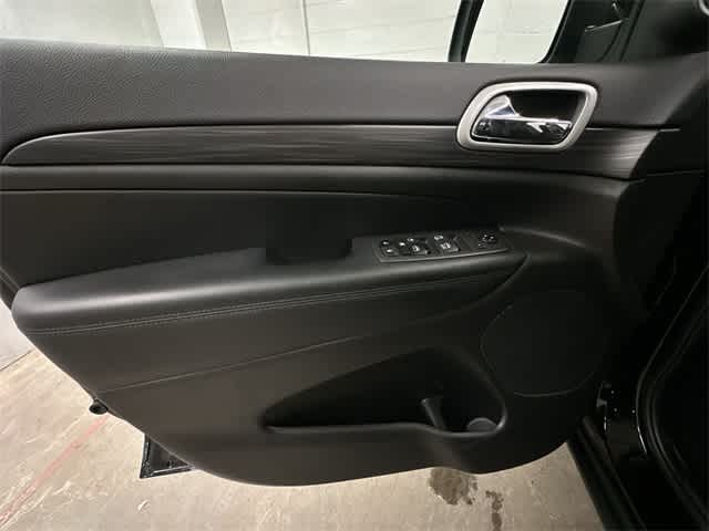 Thumbnail: 2021 Jeep Grand Cherokee - 18