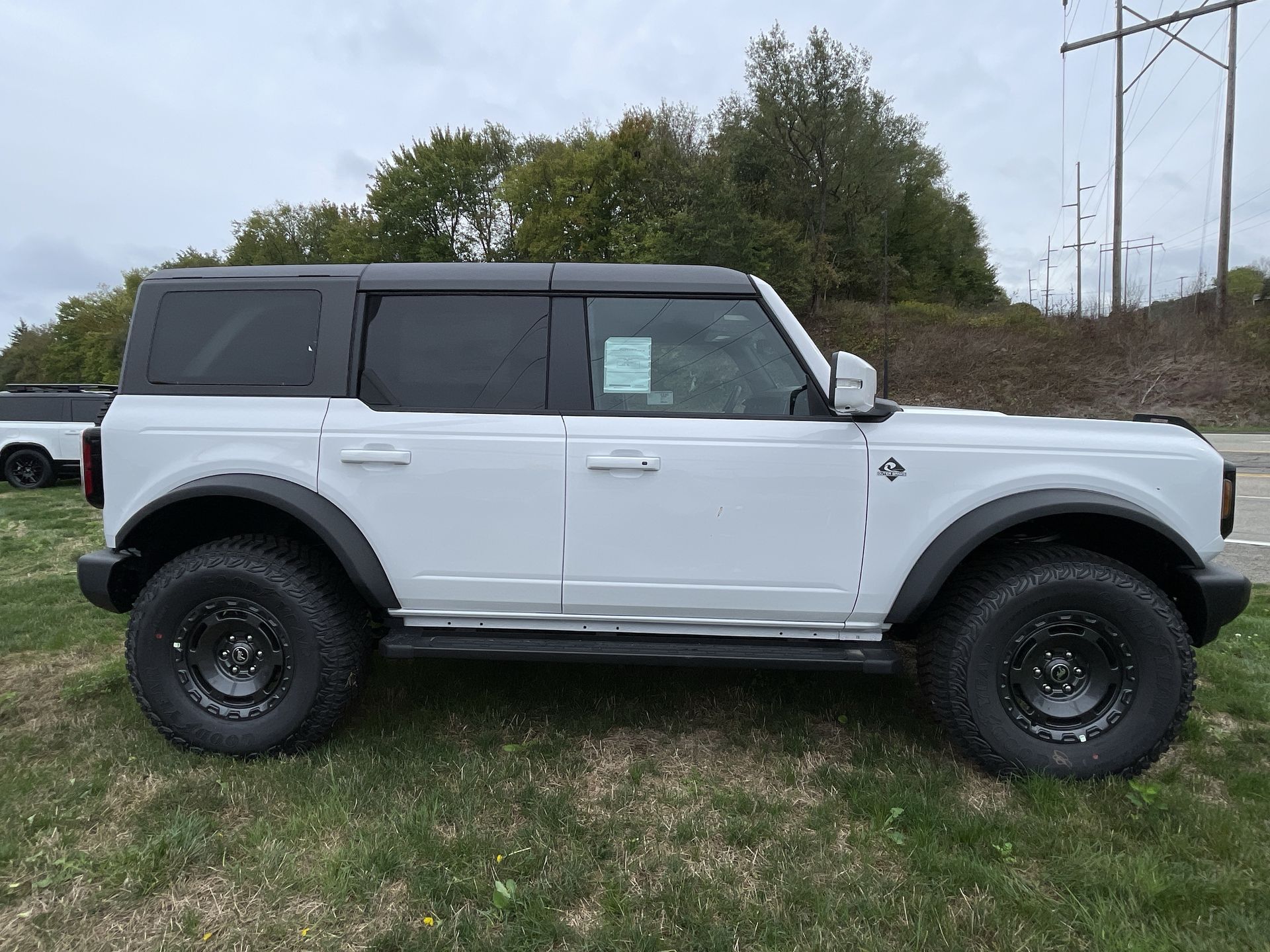 2024 Ford Bronco Outer Banks 3