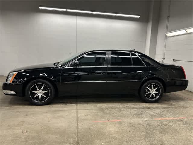 2011 Cadillac DTS Luxury I 2