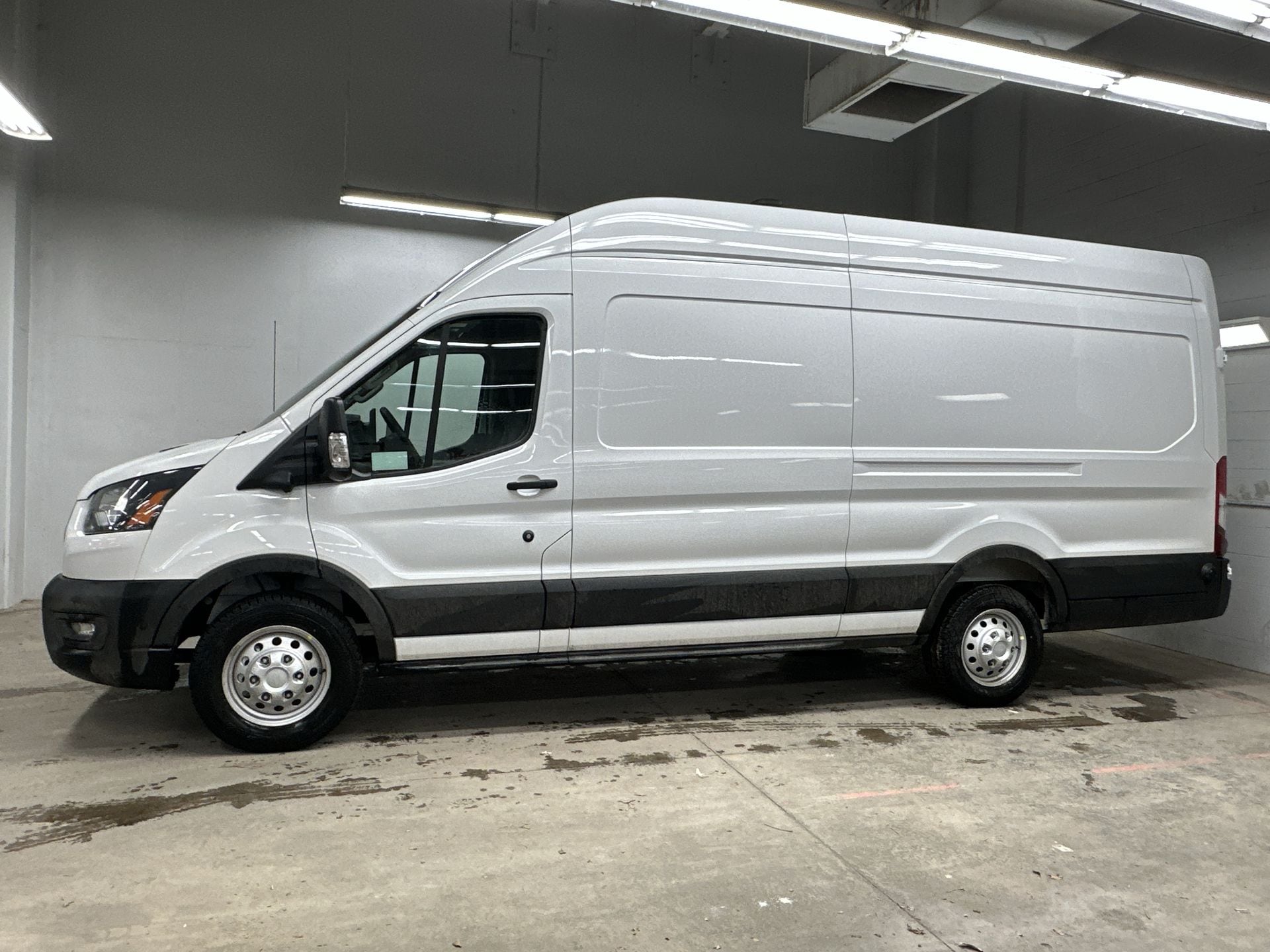 Thumbnail: 2026 Ford Transit Series - 2