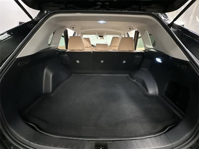 Thumbnail: 2021 Toyota RAV4 - 22