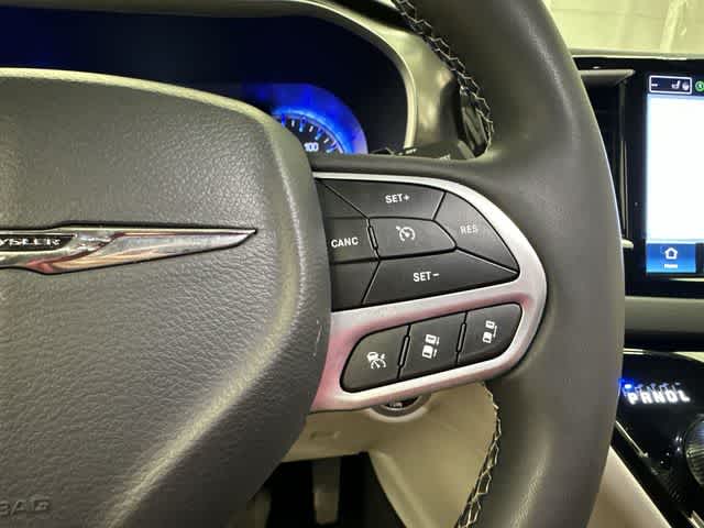 Thumbnail: 2023 Chrysler Pacifica - 9