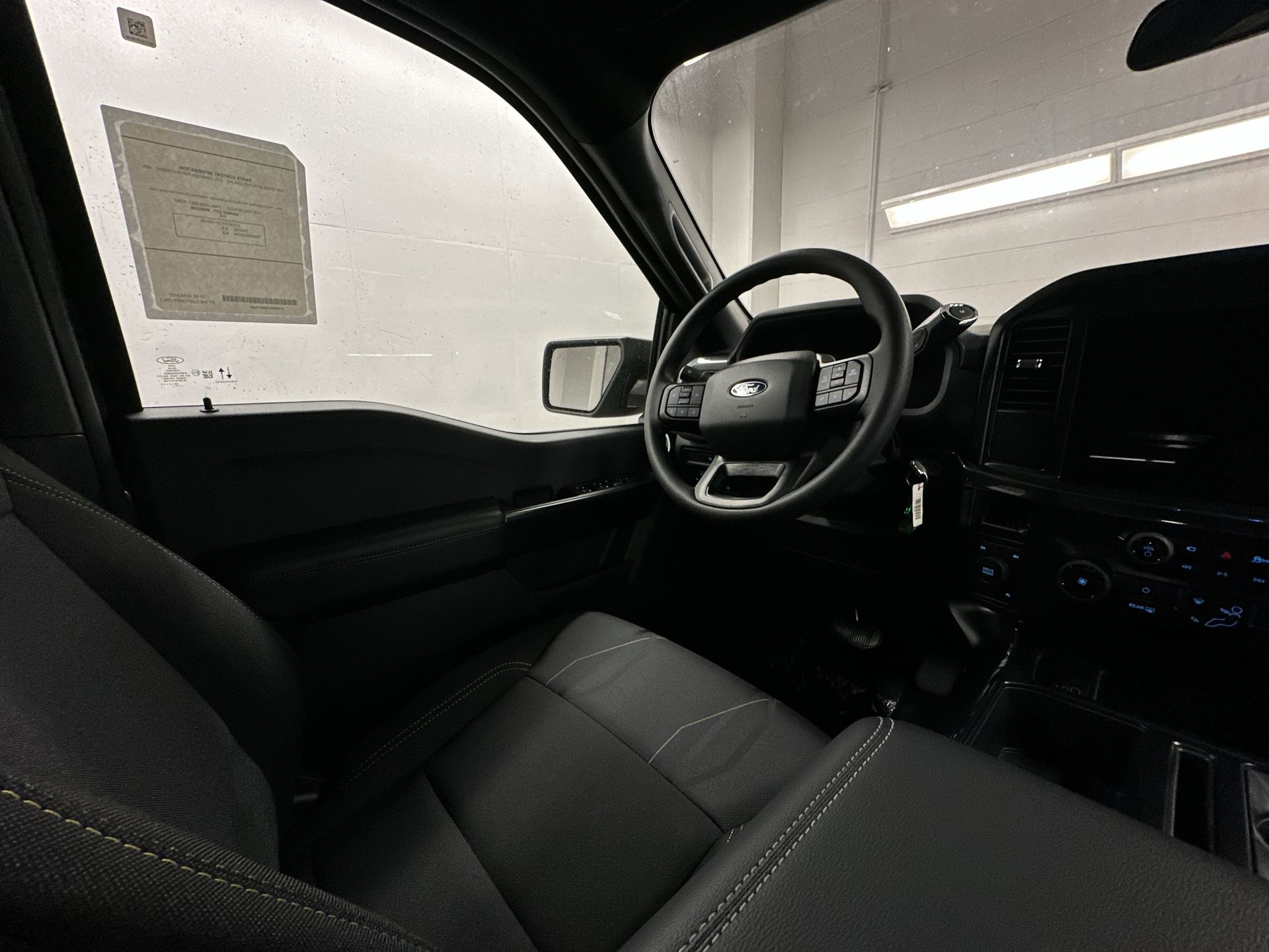 2025 Ford F-150 STX - Photo 9