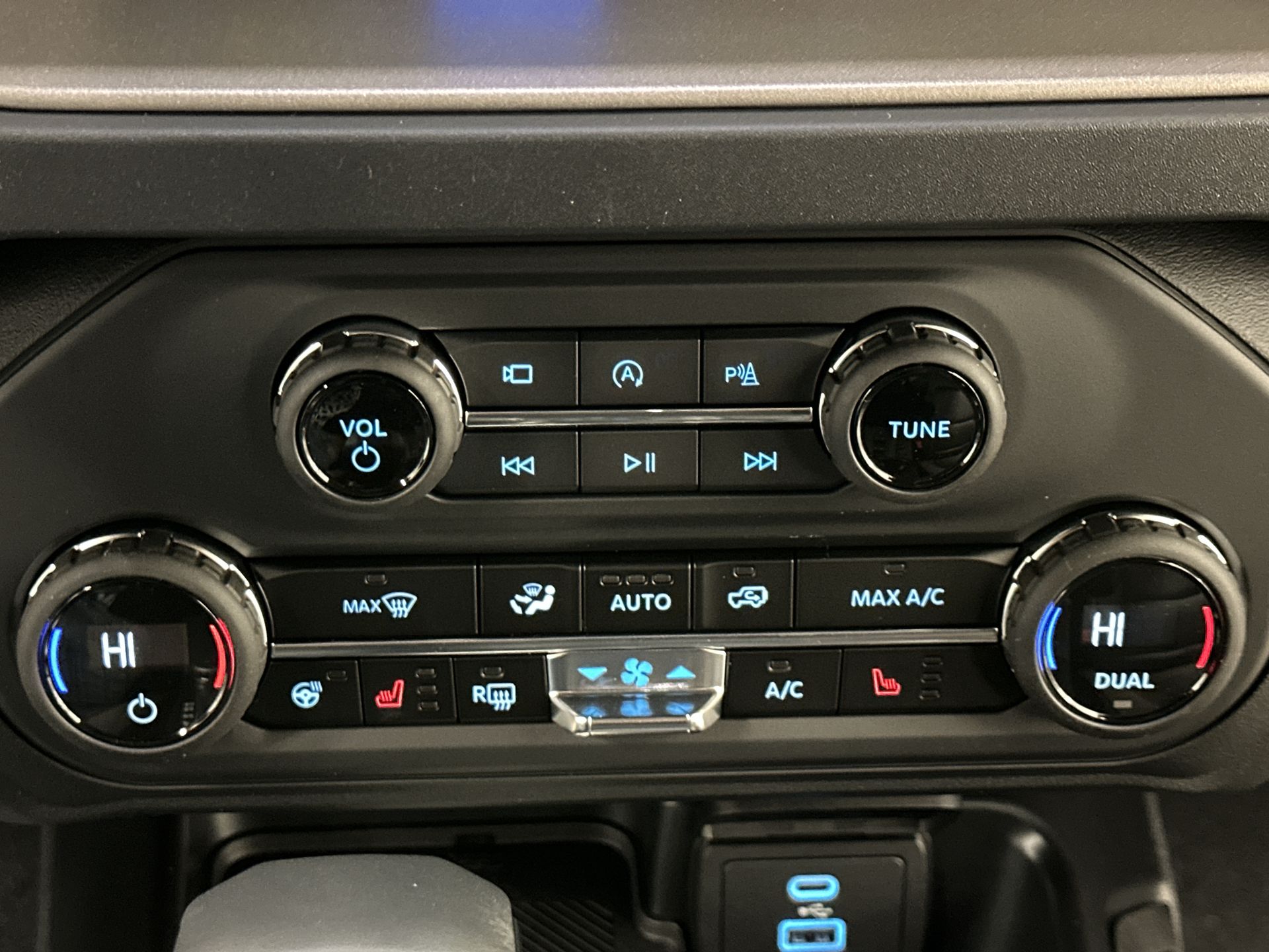 Thumbnail: 2025 Ford Bronco - 15