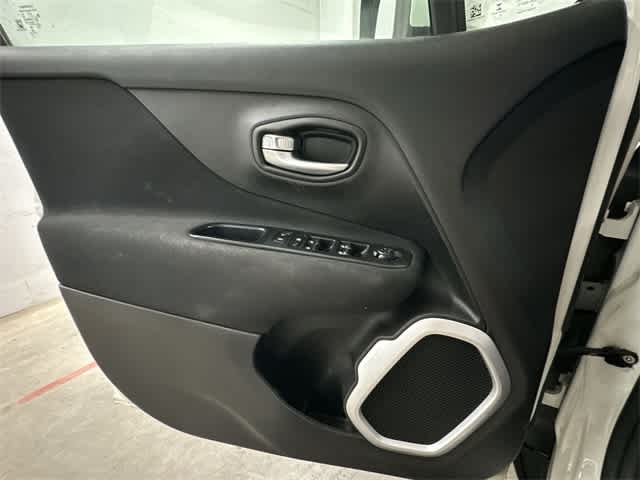Thumbnail: 2018 Jeep Renegade - 16