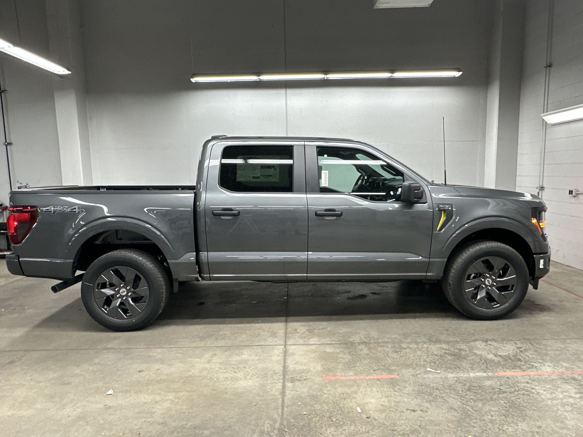 2025 Ford F-150 STX - Photo 11